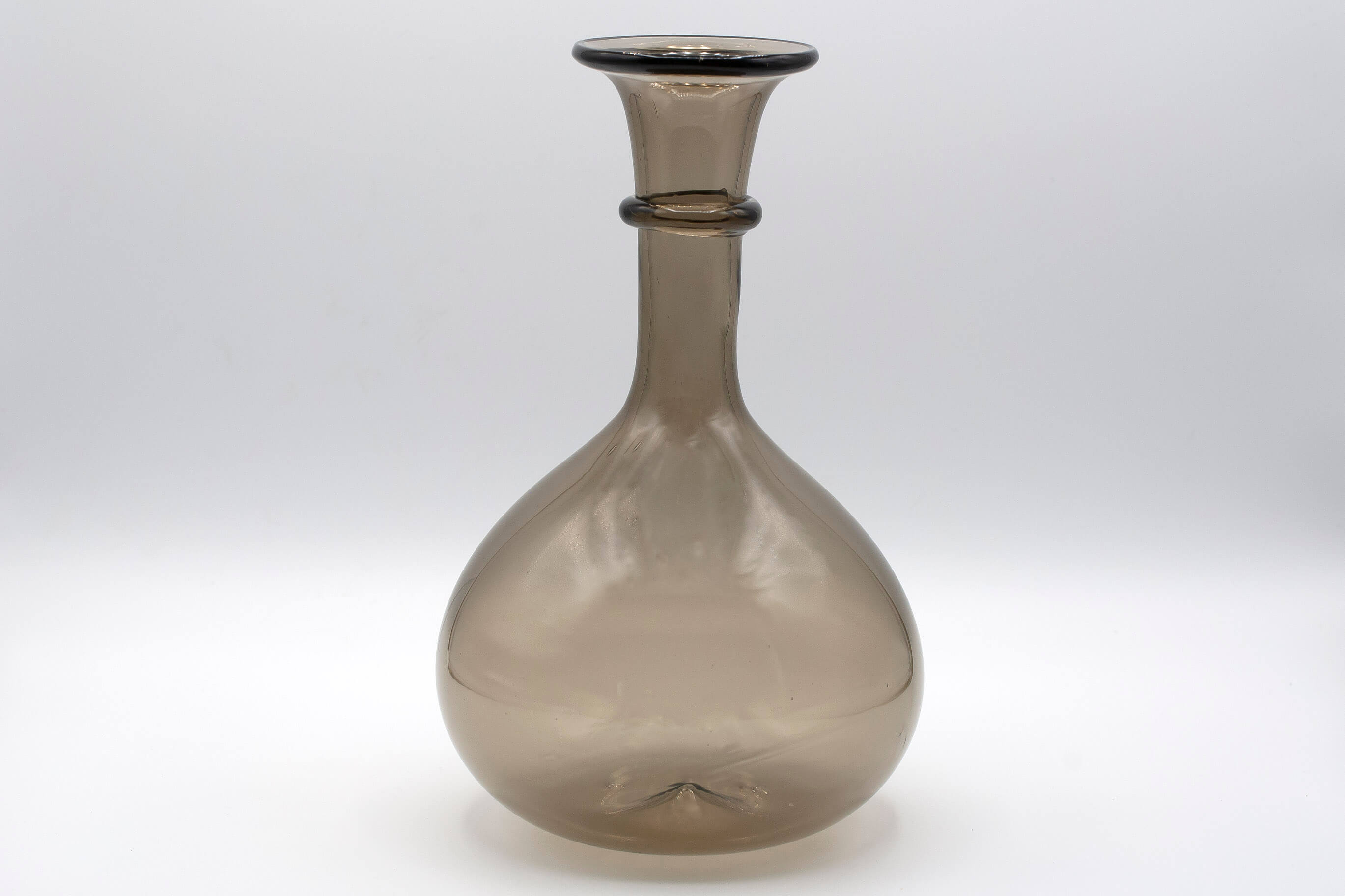 Rosamia - Idées cadeaux Offrez une pièce d'exception : Carafe Leggera Grigio Fumo